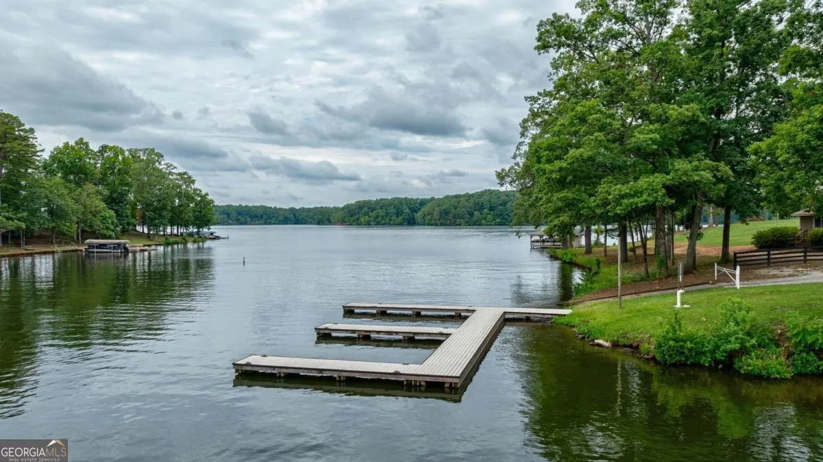 1111 Sunset Bluff