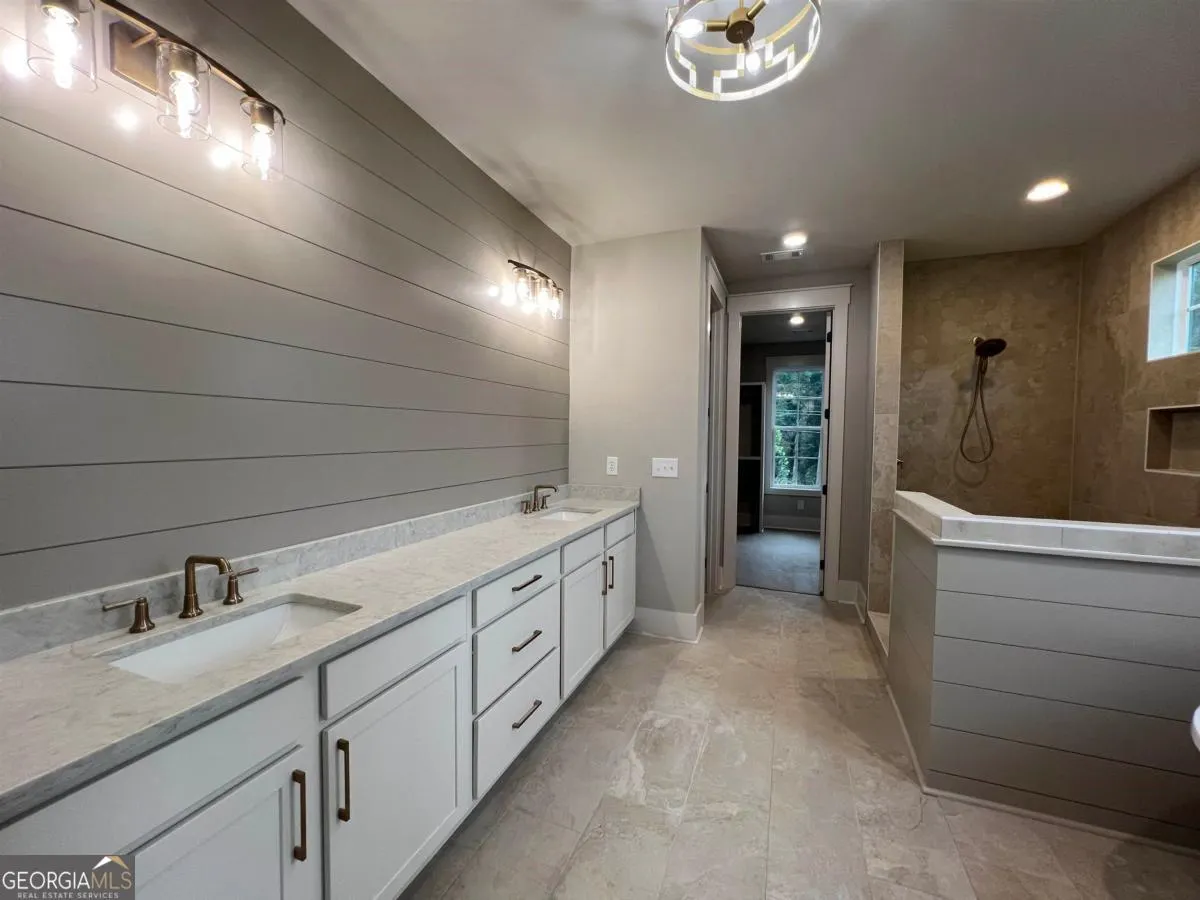 1111 Sunset Bluff