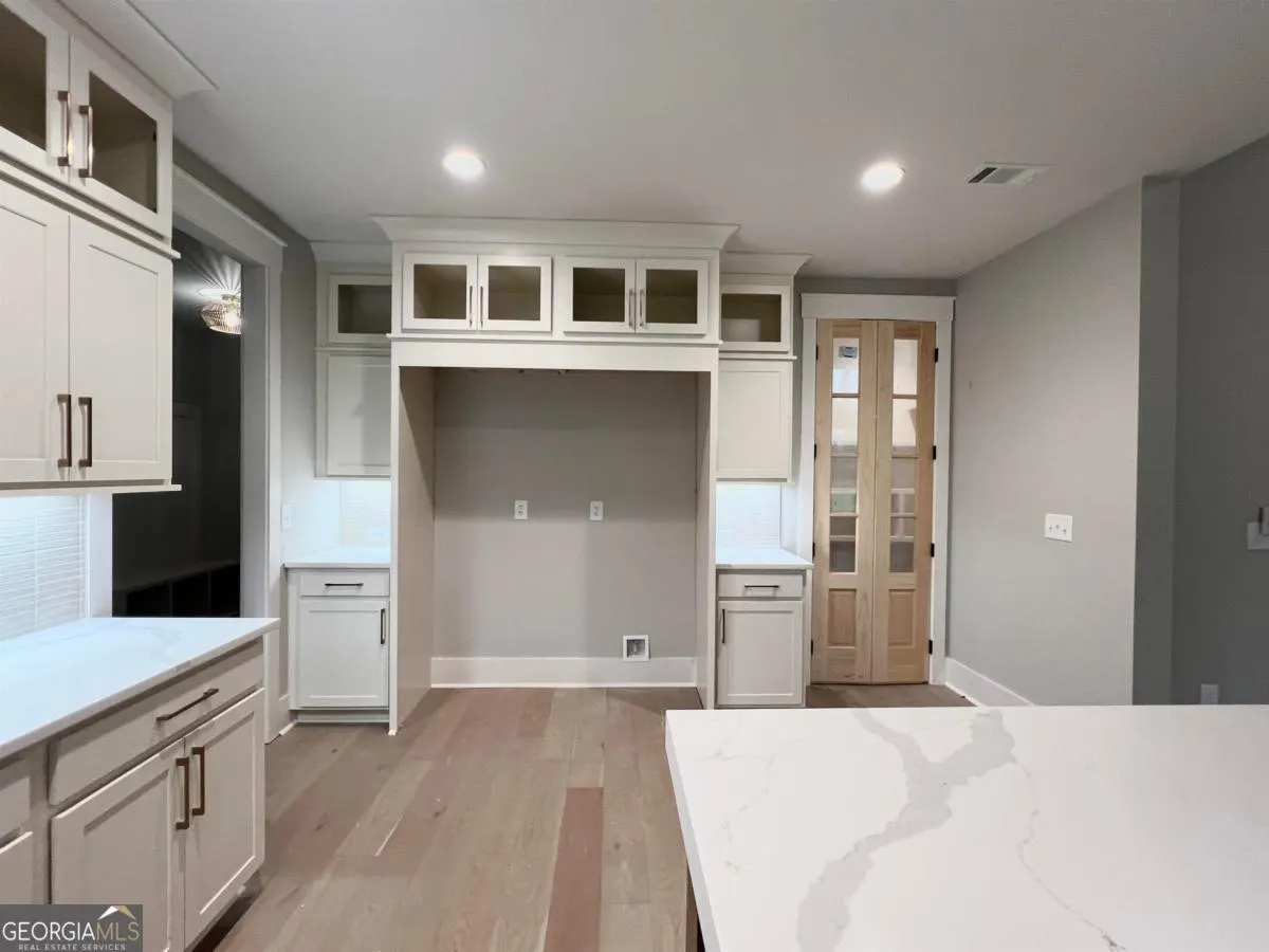 1111 Sunset Bluff