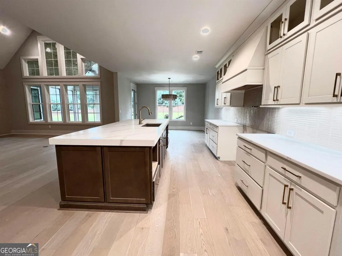 1111 Sunset Bluff