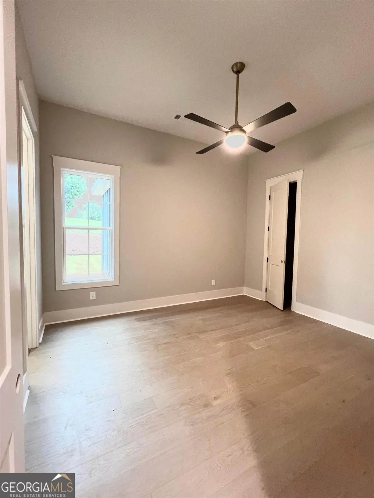 1111 Sunset Bluff