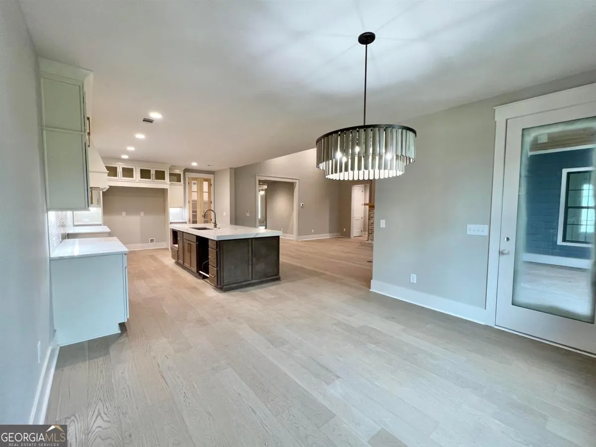 1111 Sunset Bluff