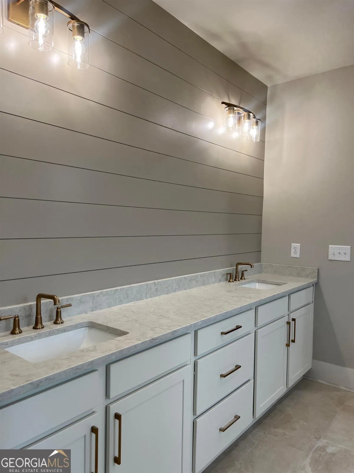 1111 Sunset Bluff