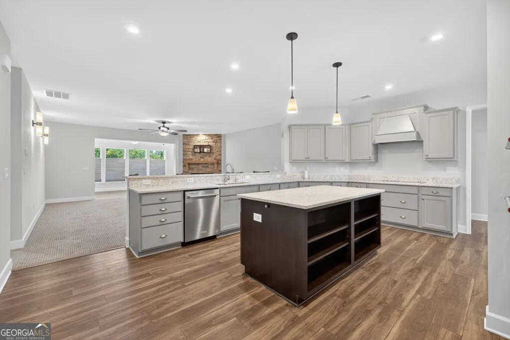 1111 Lake Terrace Bend
