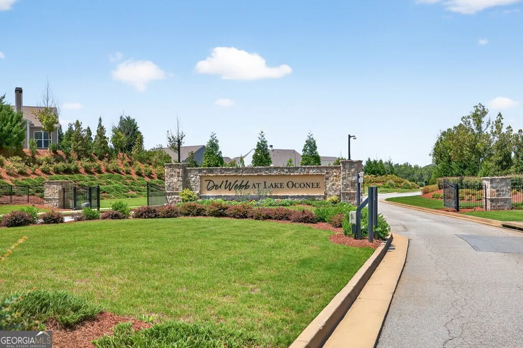 1111 Lake Terrace Bend