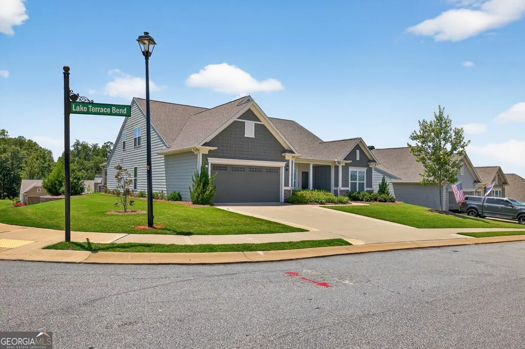 1111 Lake Terrace Bend