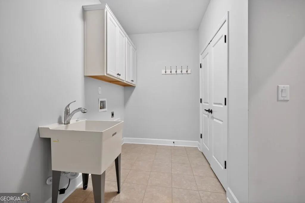 1111 Lake Terrace Bend
