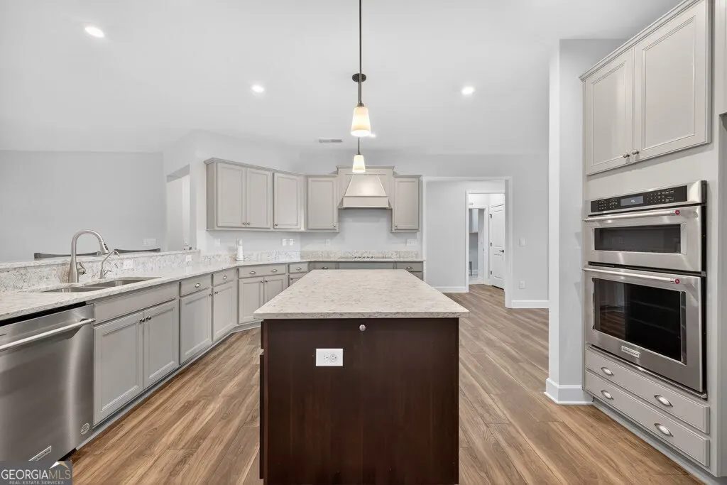 1111 Lake Terrace Bend