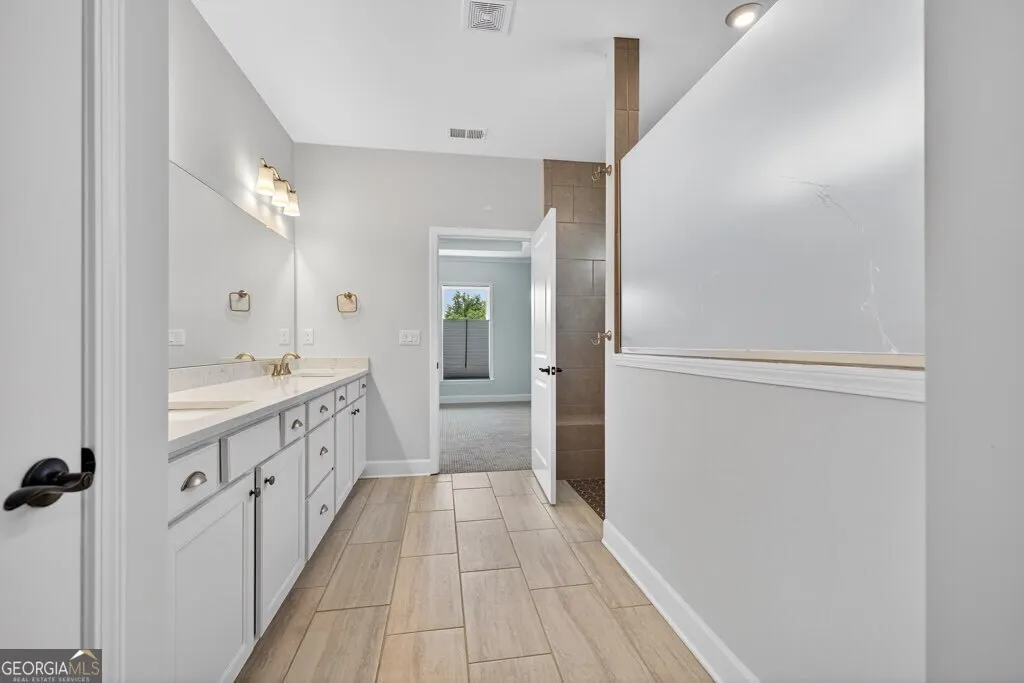 1111 Lake Terrace Bend