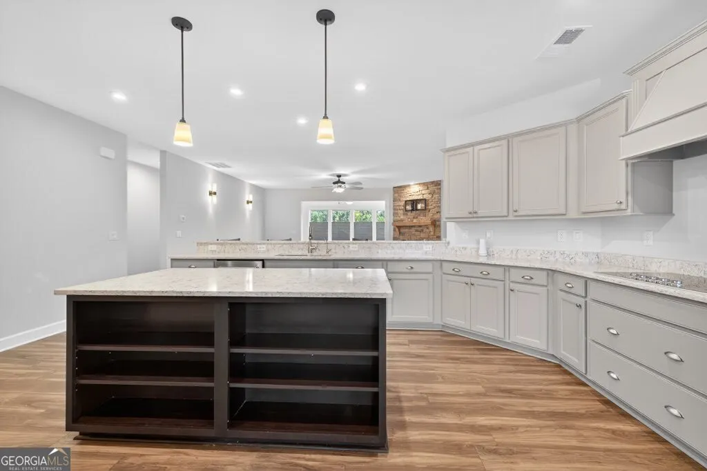 1111 Lake Terrace Bend