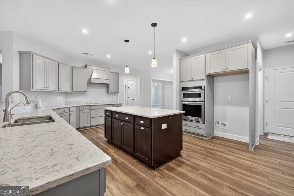 1111 Lake Terrace Bend