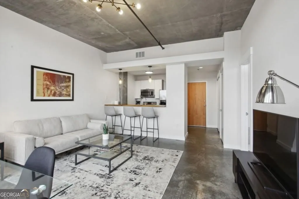 404 245 N Highland Avenue NE, #404