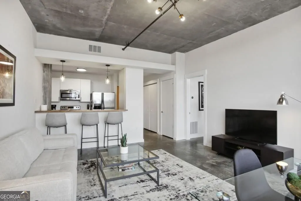 404 245 N Highland Avenue NE, #404