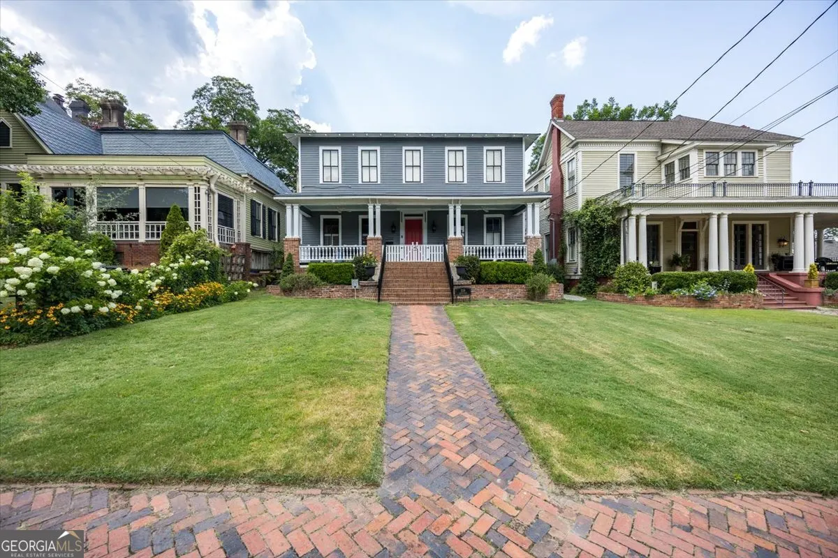 1119 Adams Street