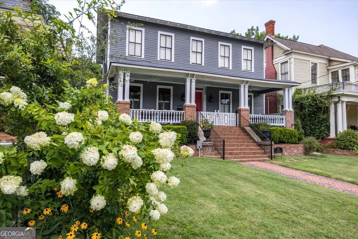 1119 Adams Street