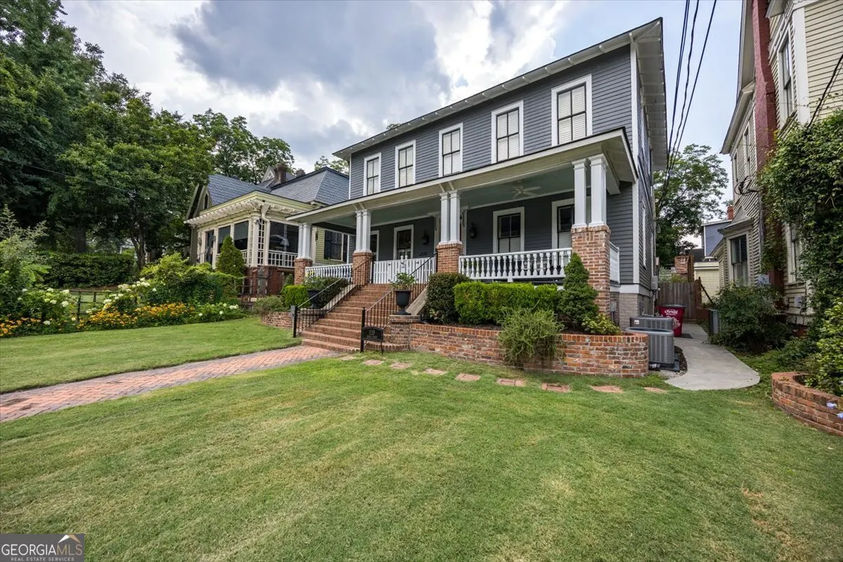 1119 Adams Street