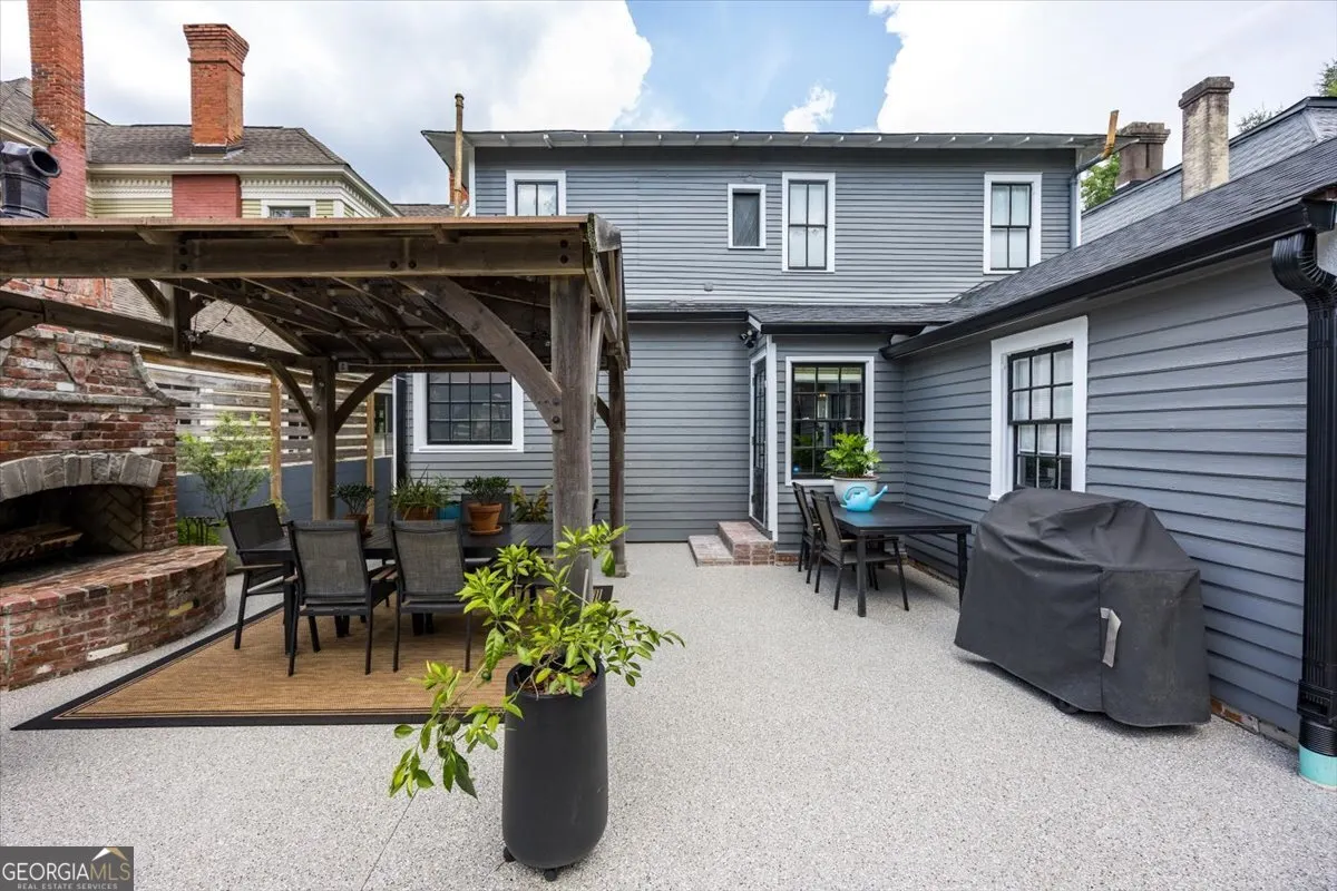 1119 Adams Street