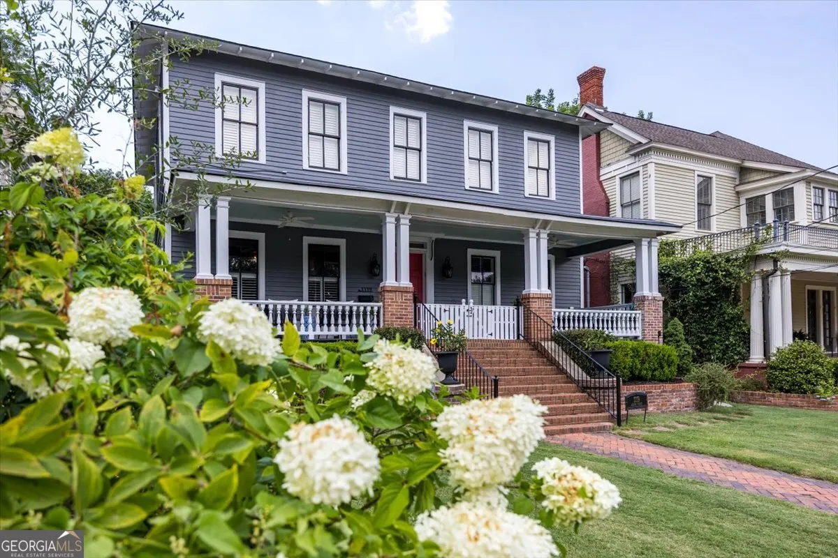 1119 Adams Street