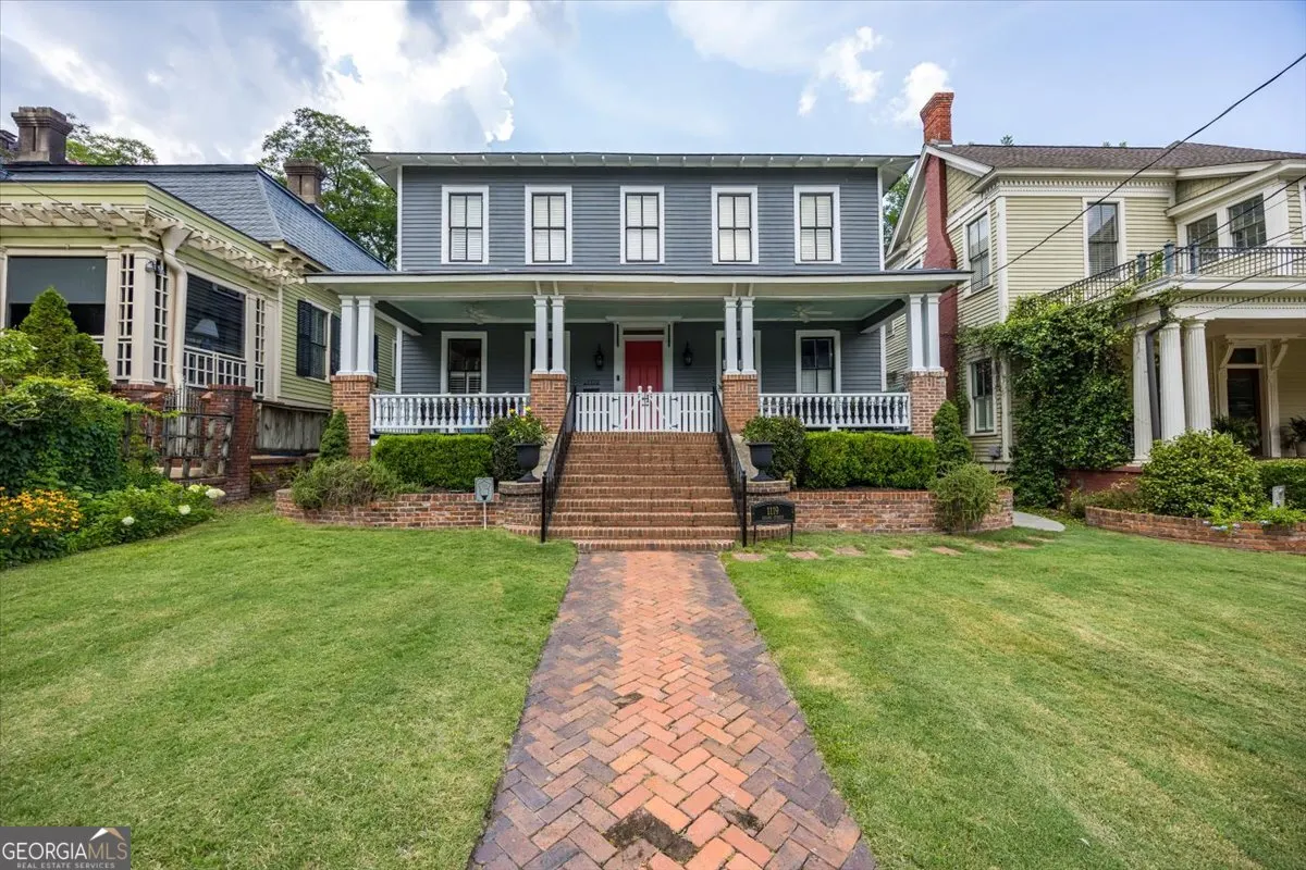 1119 Adams Street