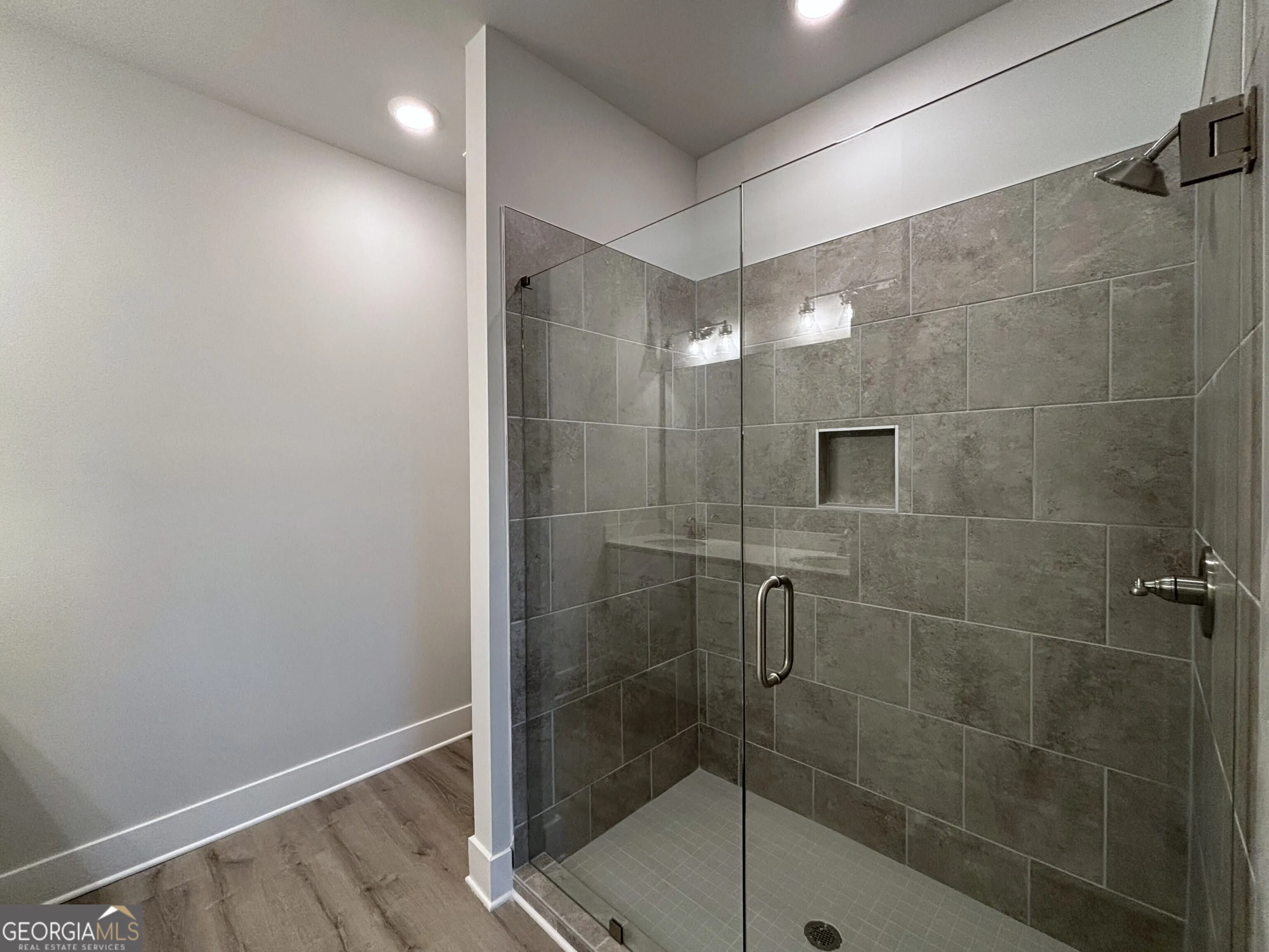 16 28 Village Court, #16