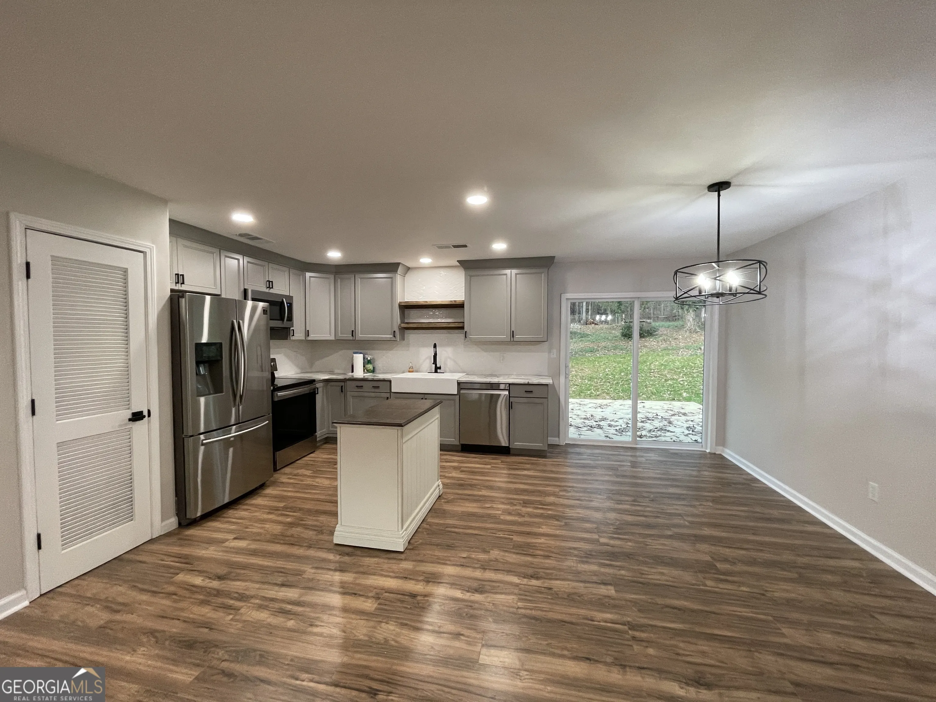 1199 Country Club Road