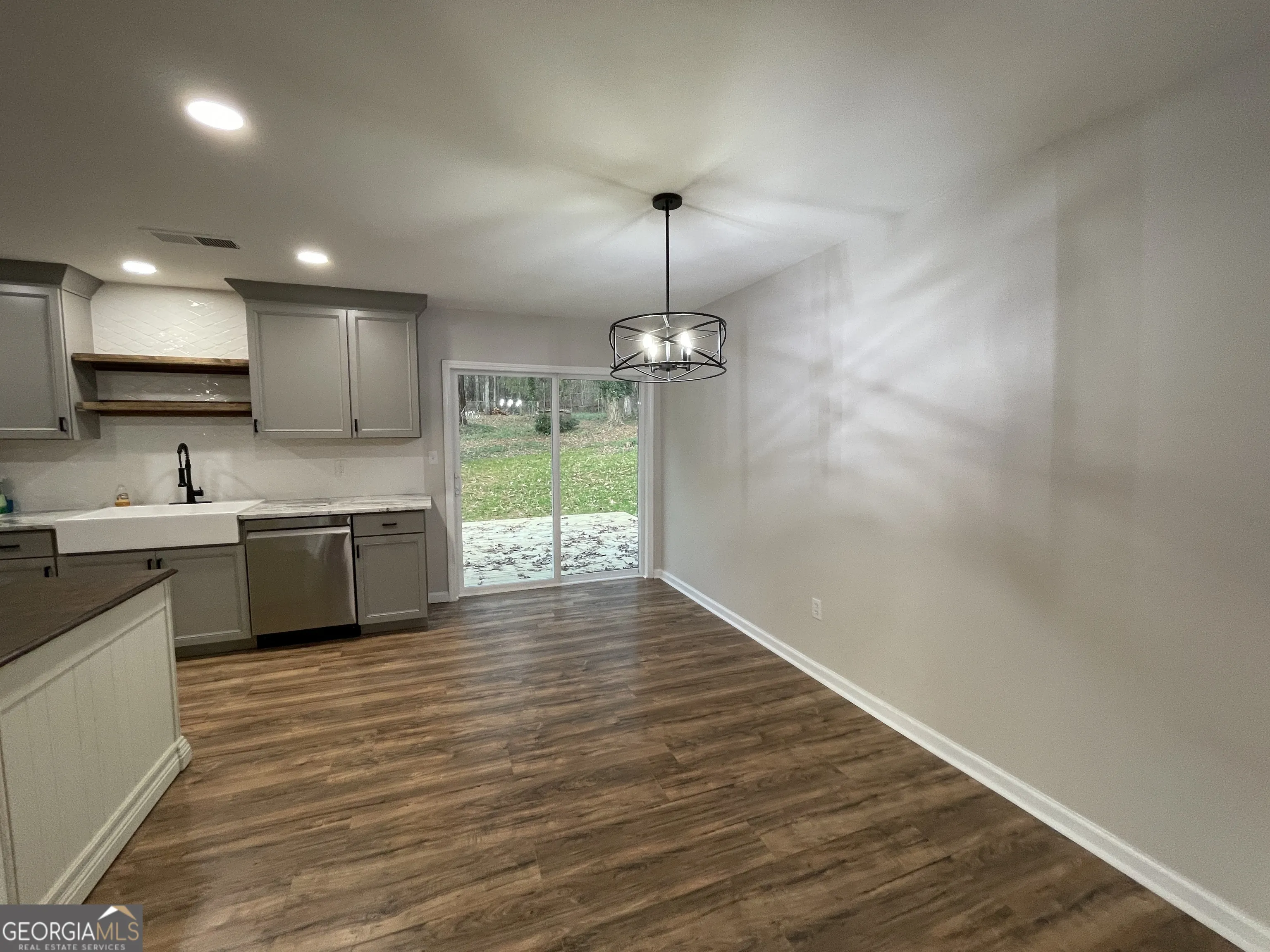 1199 Country Club Road