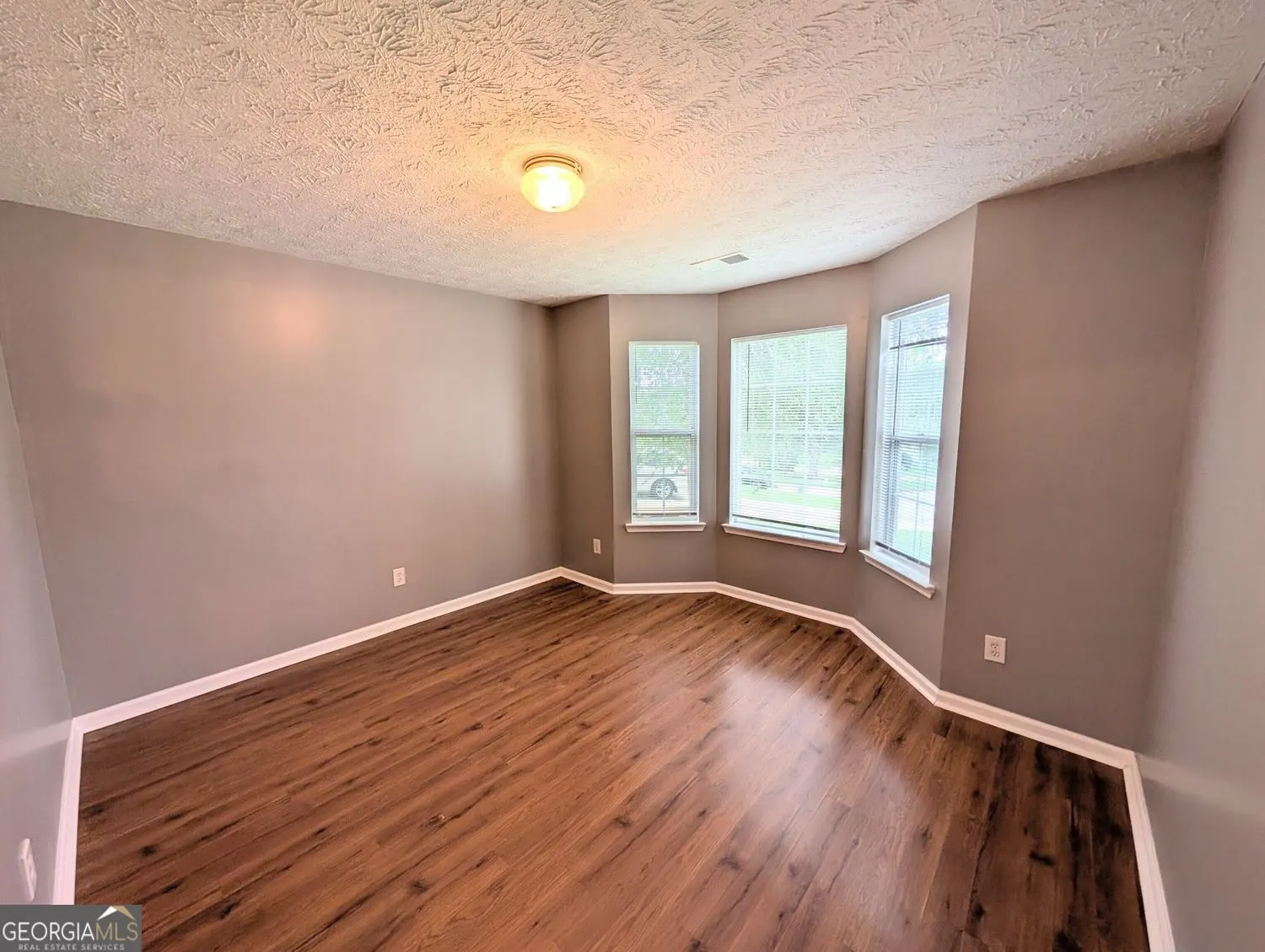3405 Cascade Trail