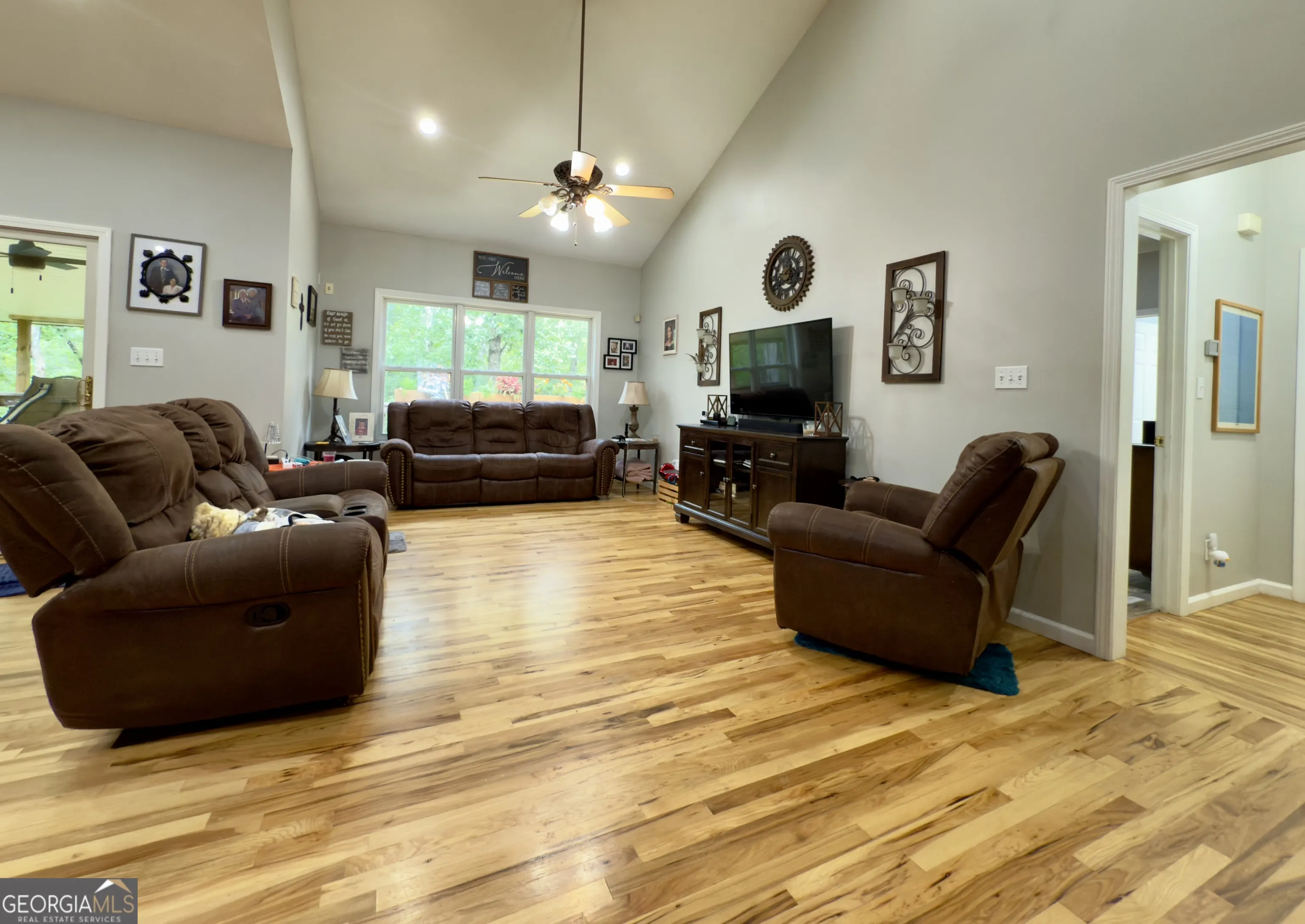 987 Peaceful Valley Drive