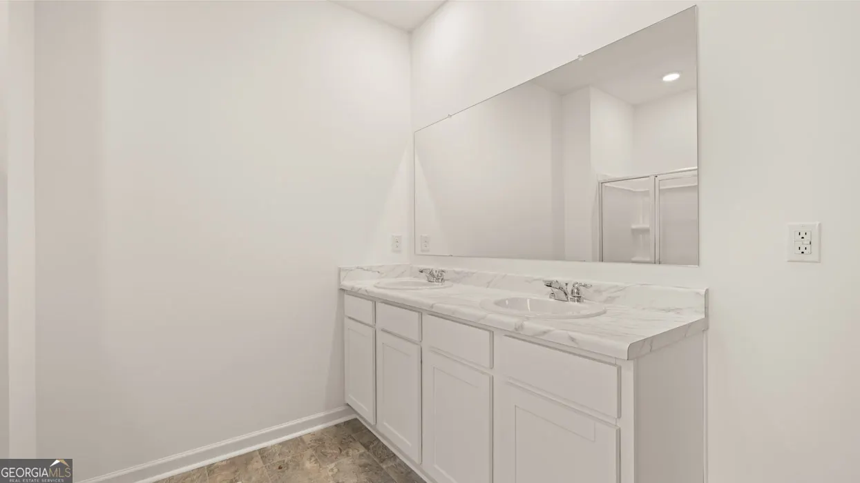 25 Holland Cove