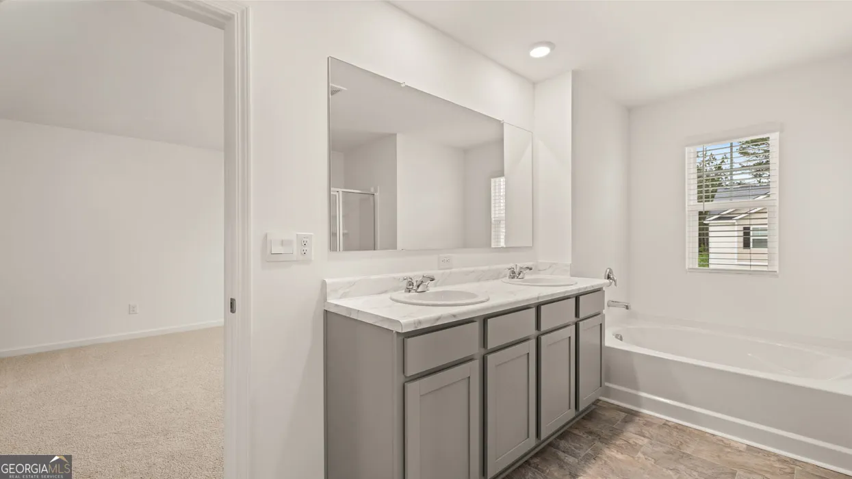 25 Holland Cove