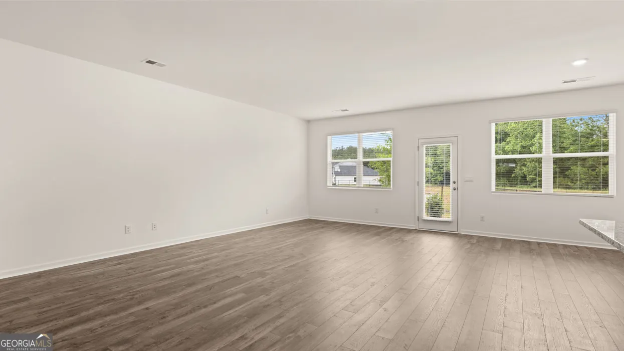 25 Holland Cove