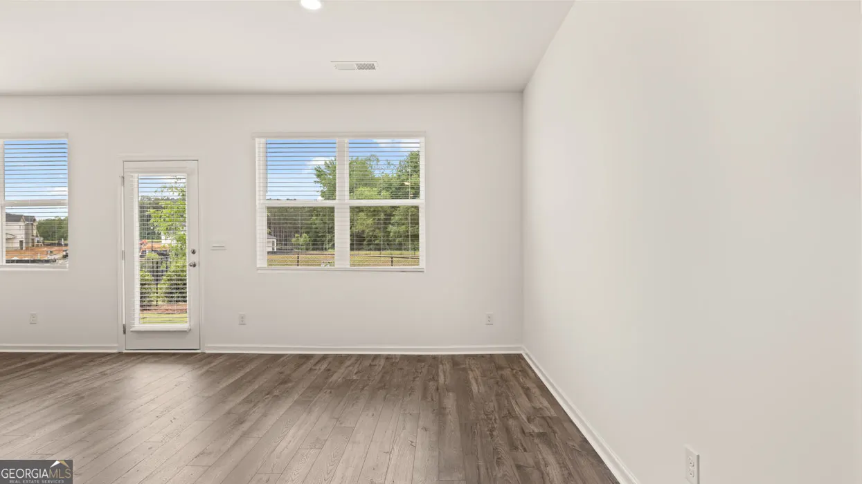 25 Holland Cove