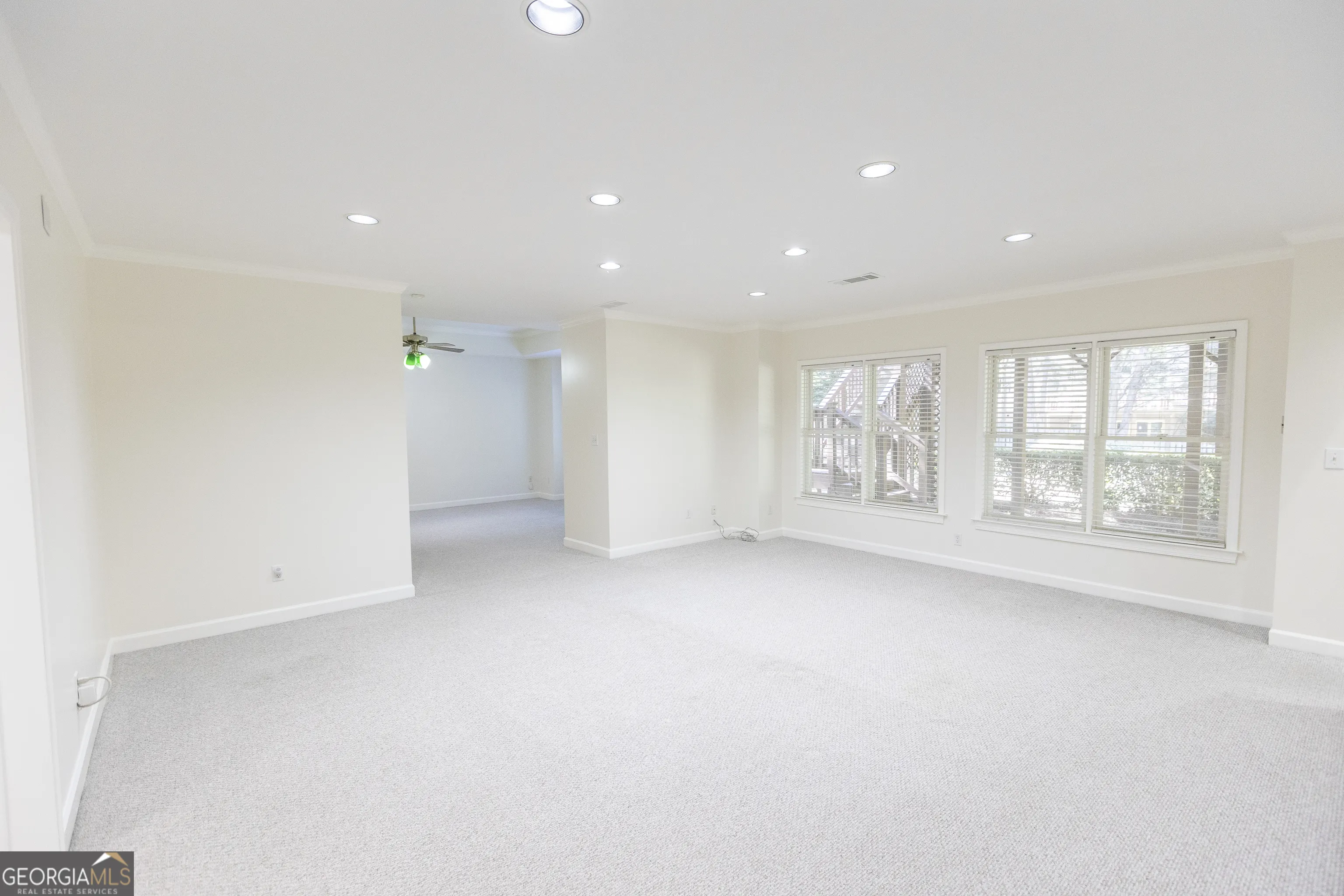 5685 COMMONS Lane
