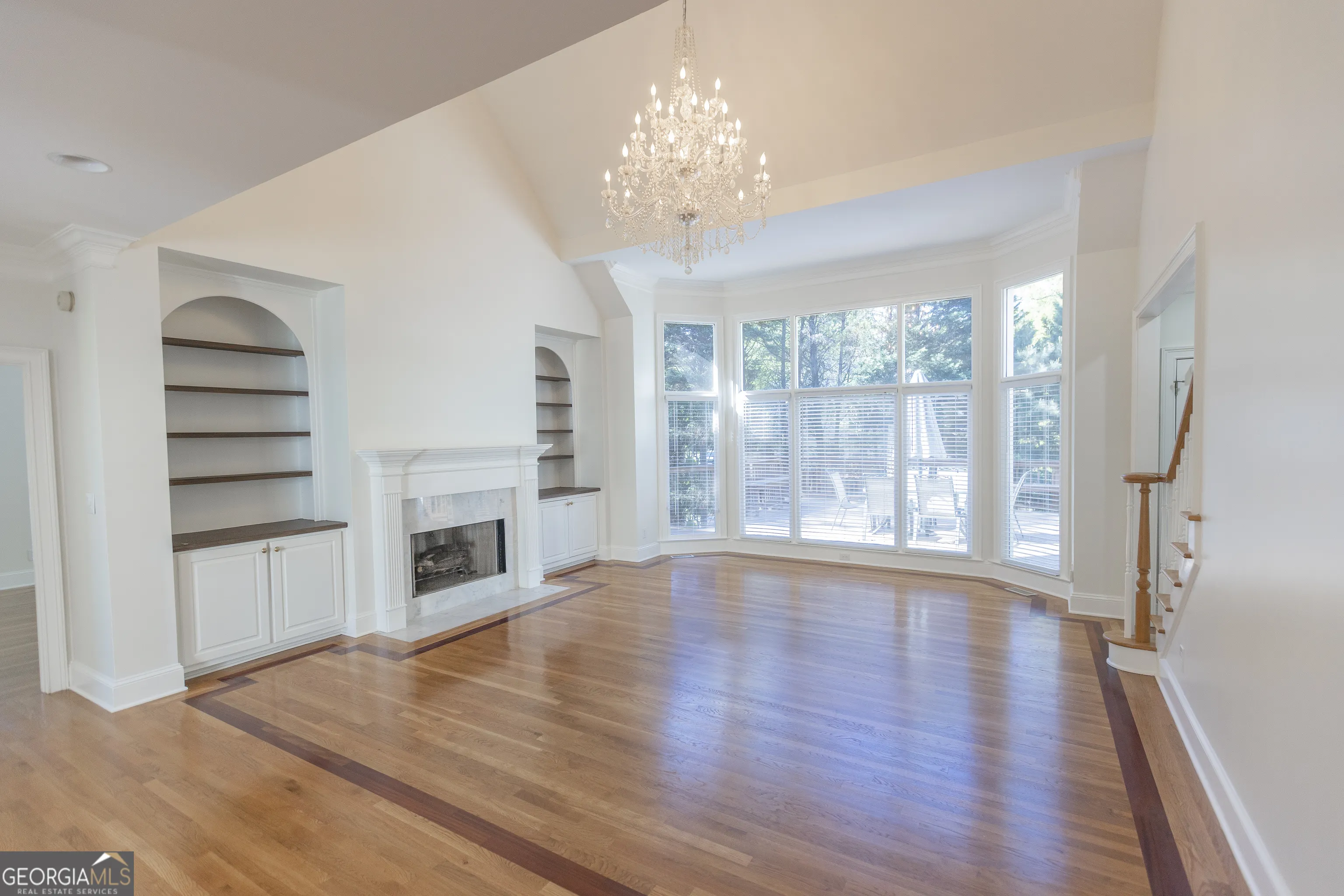 5685 COMMONS Lane