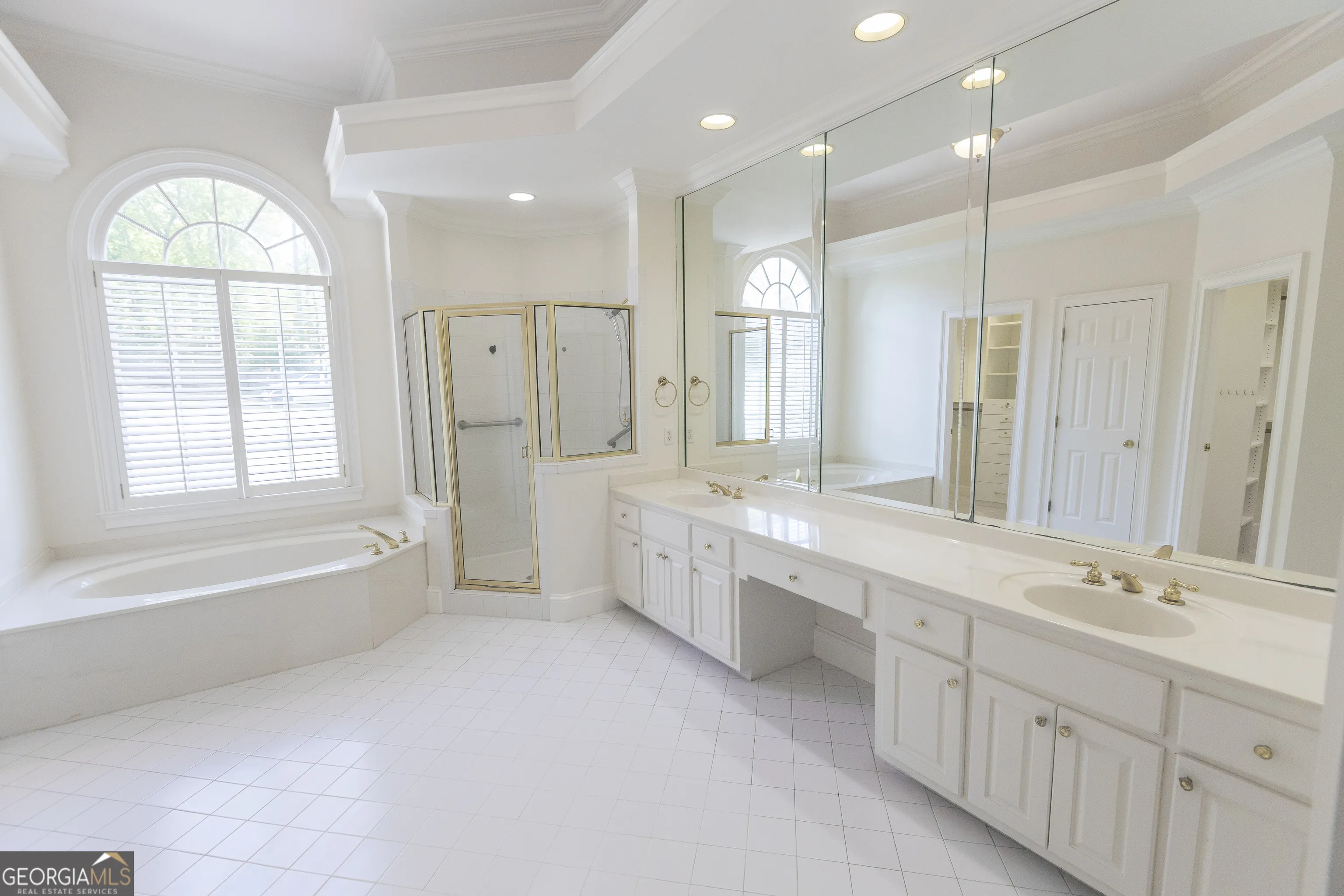 5685 COMMONS Lane