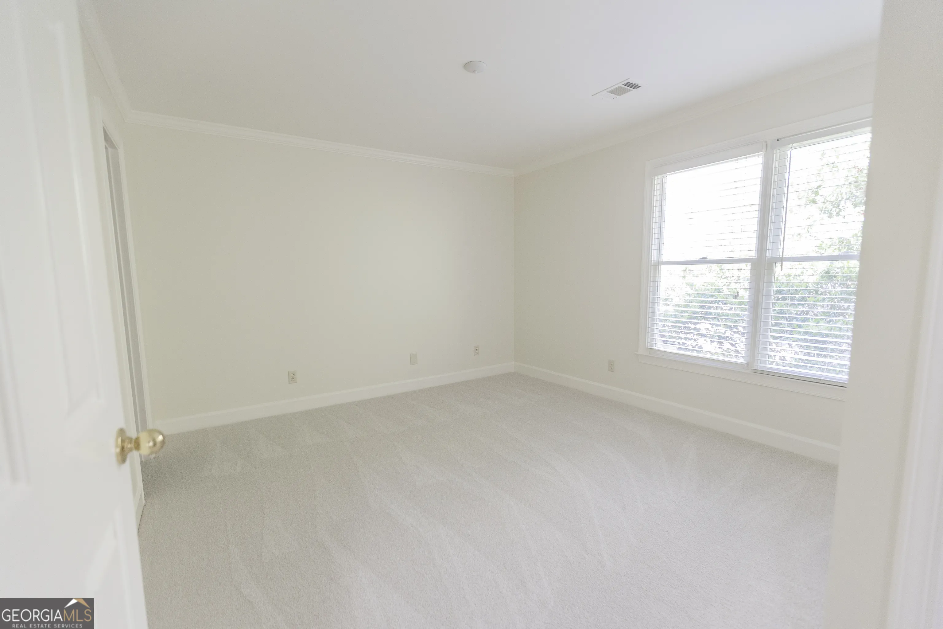 5685 COMMONS Lane