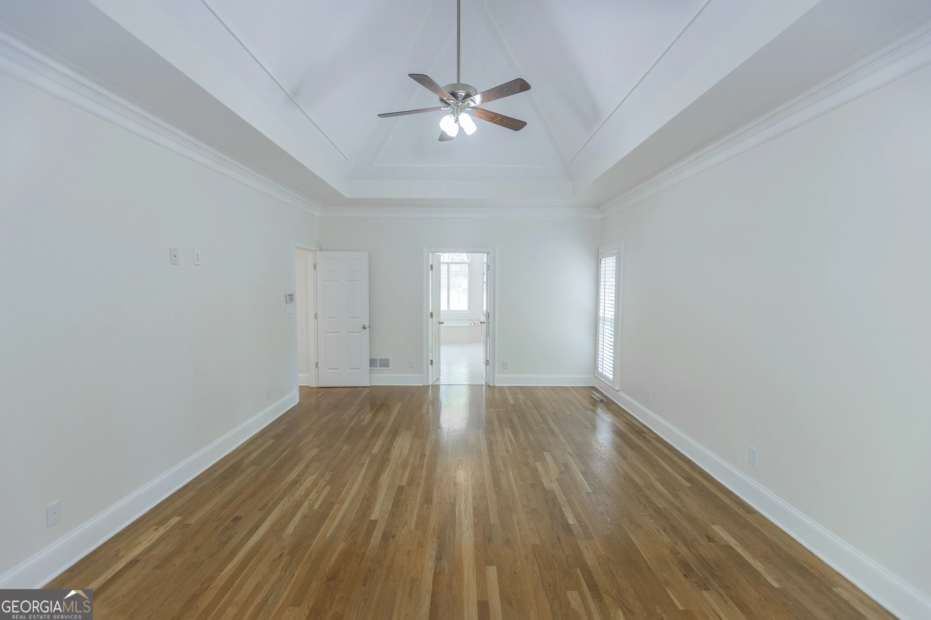 5685 COMMONS Lane
