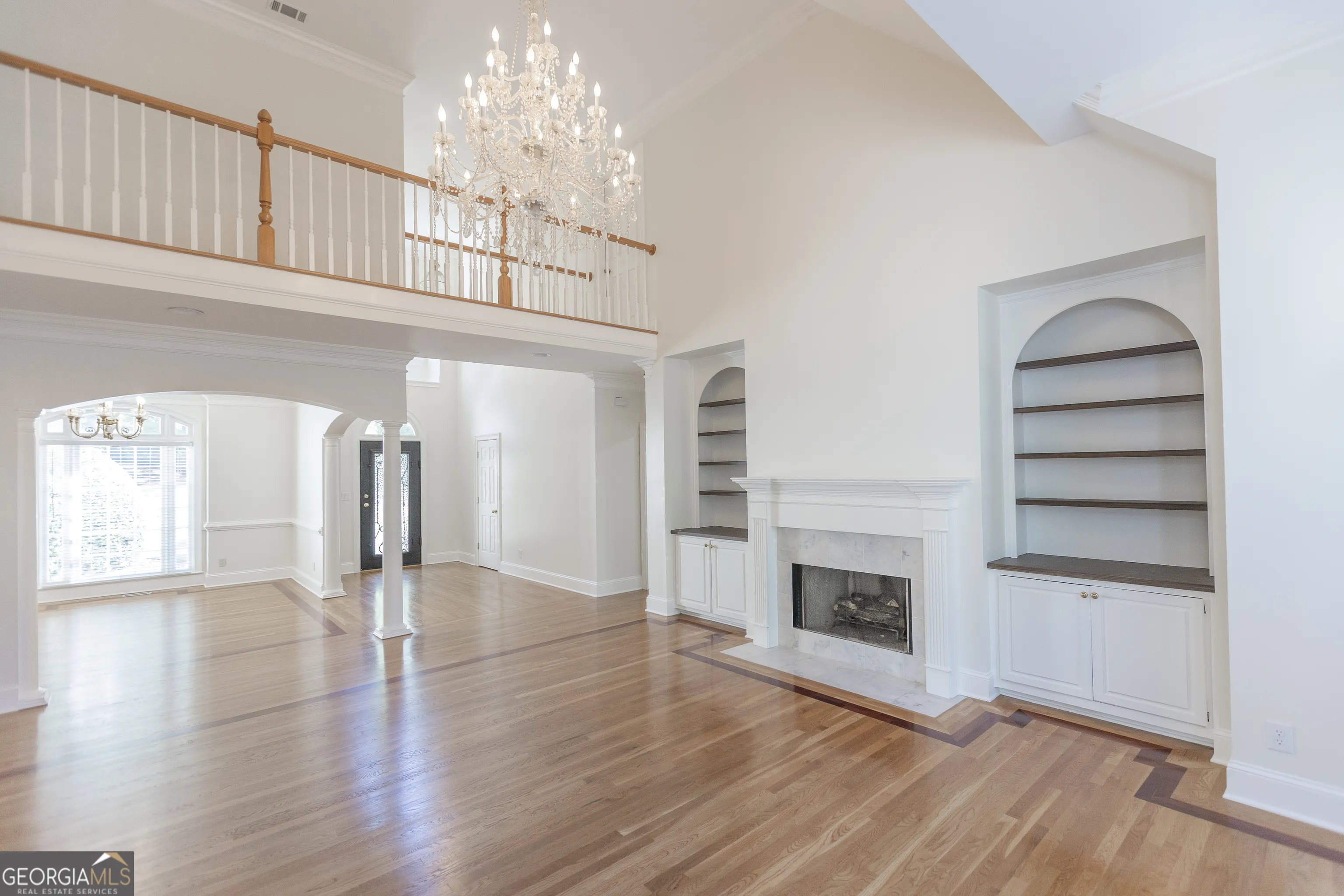 5685 COMMONS Lane