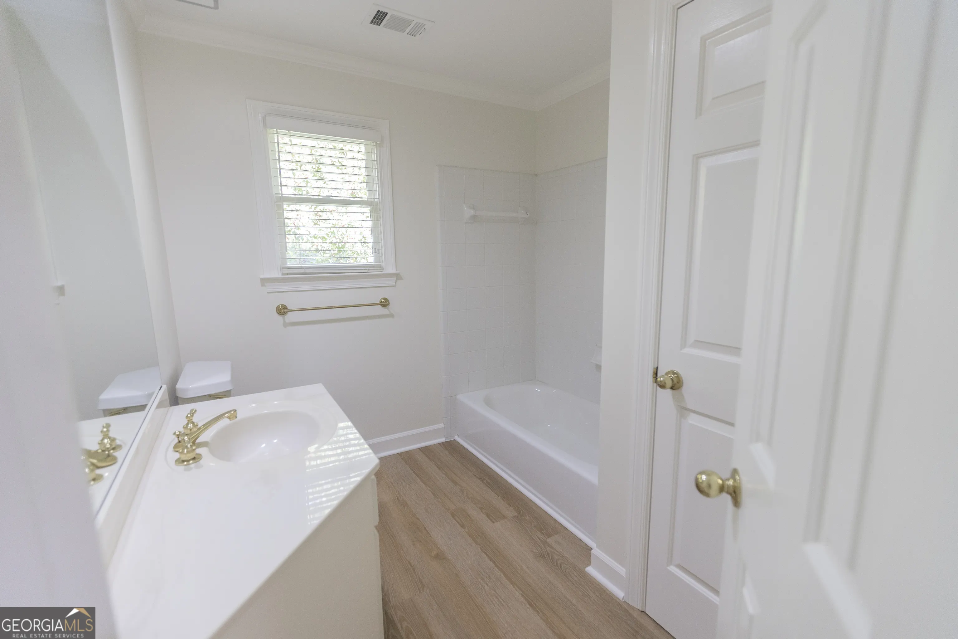 5685 COMMONS Lane