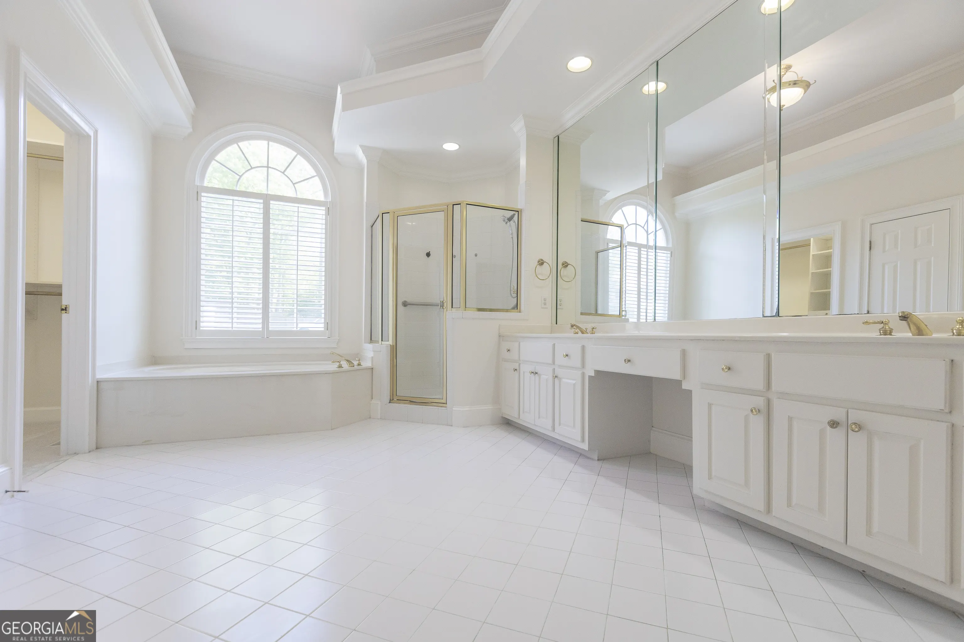 5685 COMMONS Lane