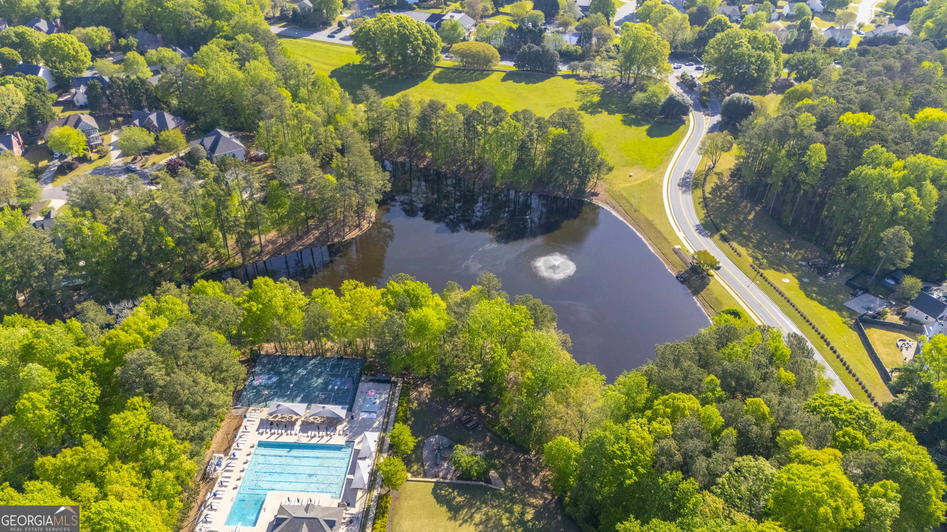 5685 COMMONS Lane