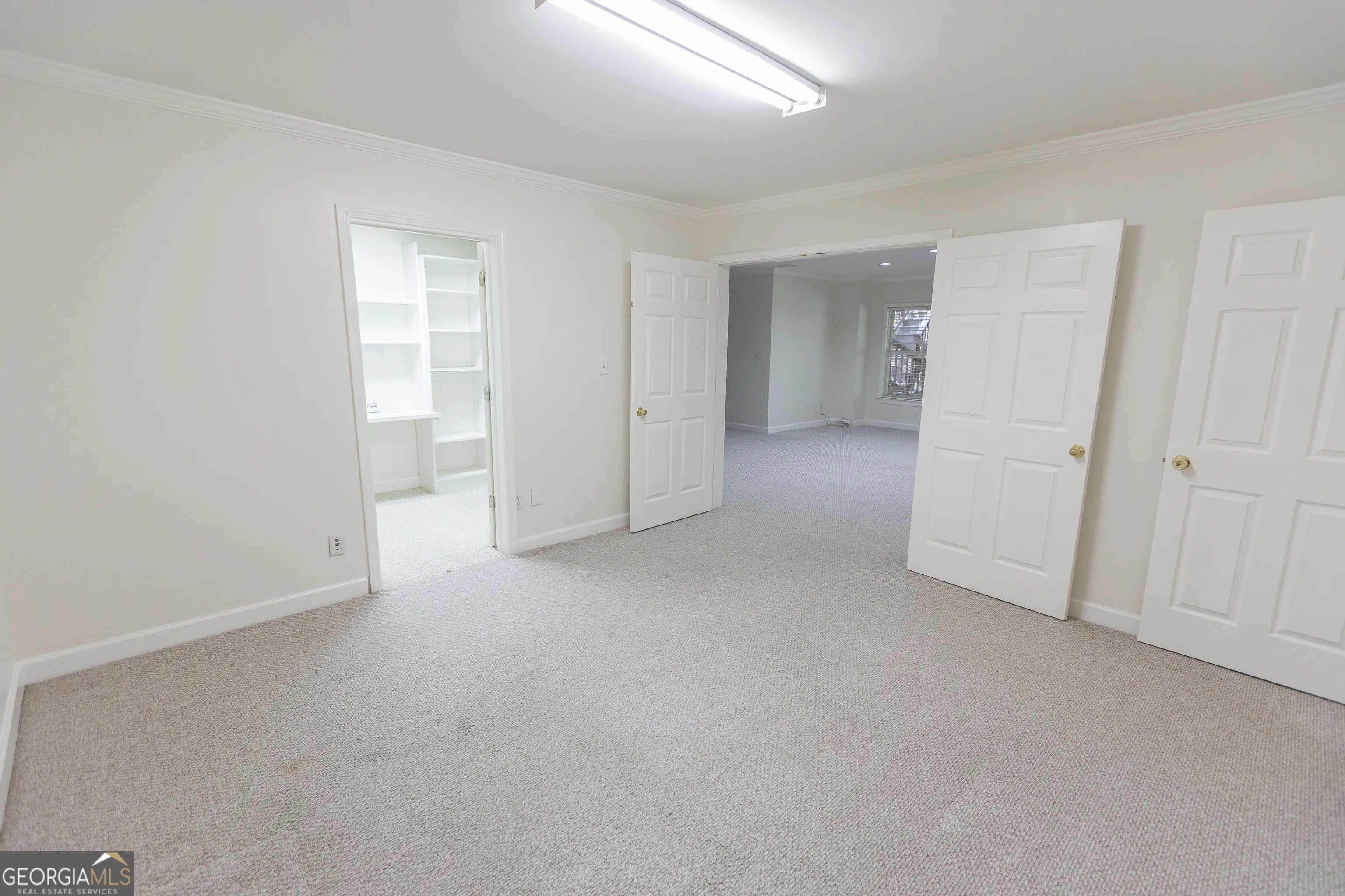 5685 COMMONS Lane