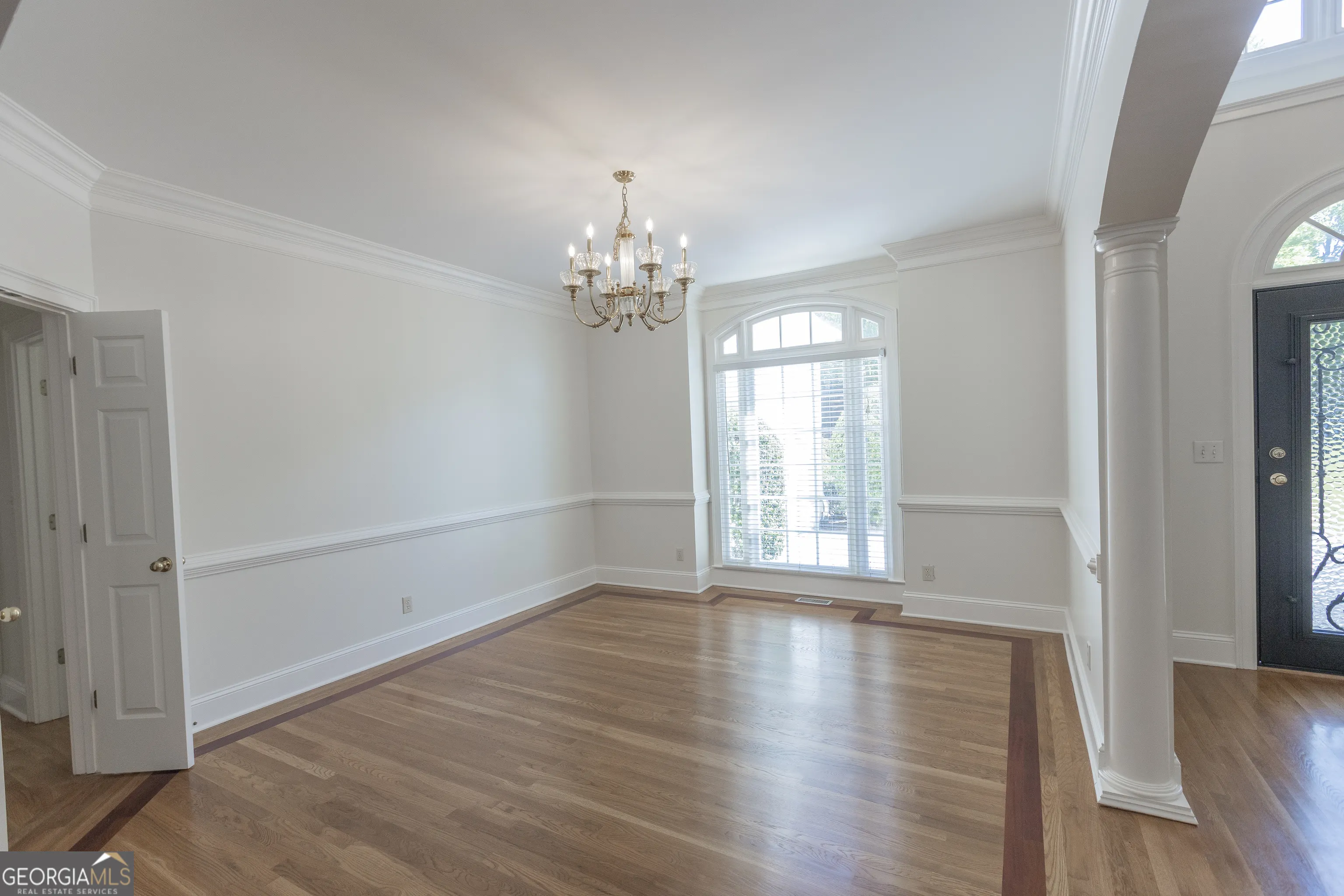 5685 COMMONS Lane