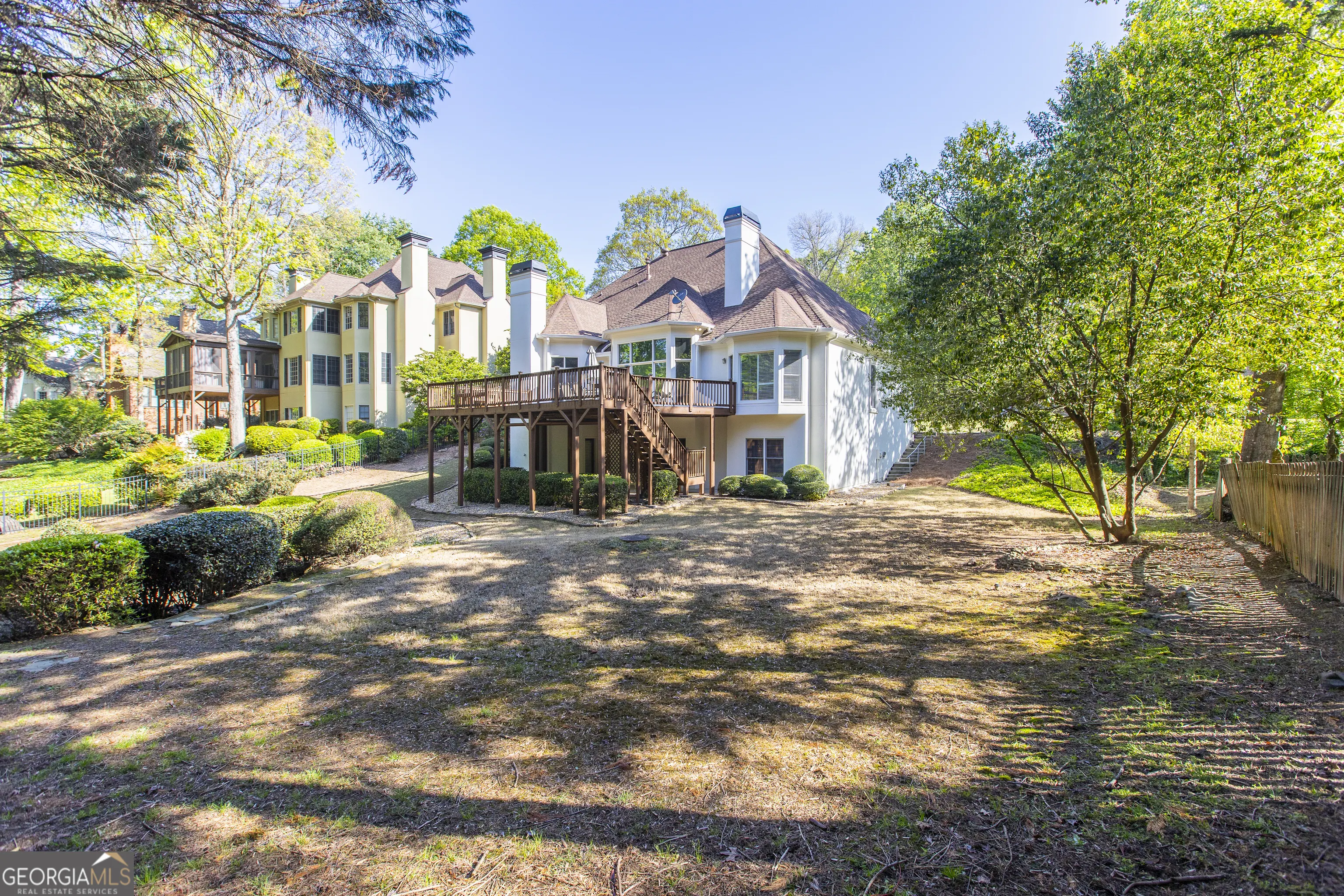 5685 COMMONS Lane