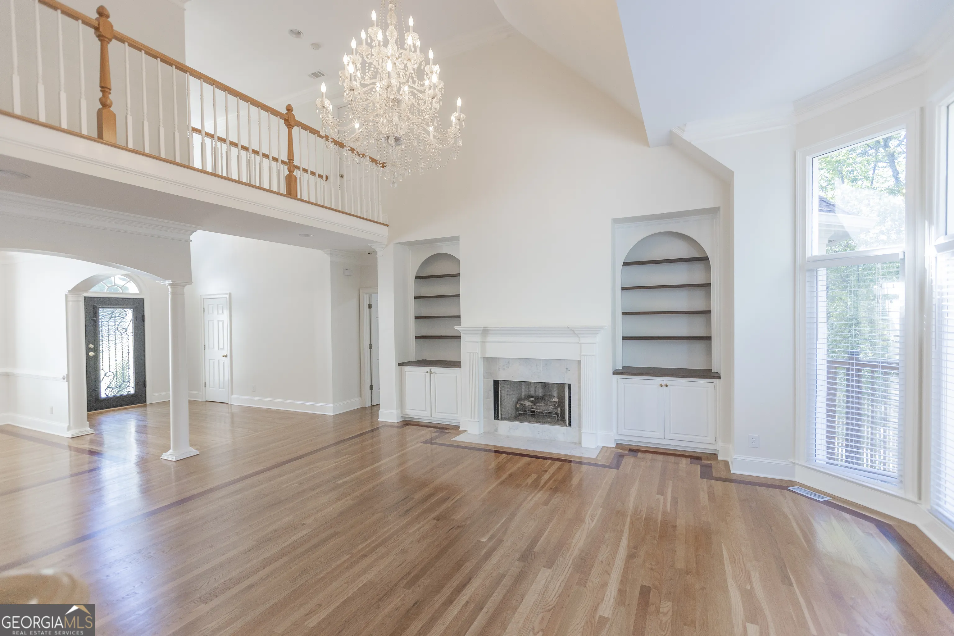 5685 COMMONS Lane