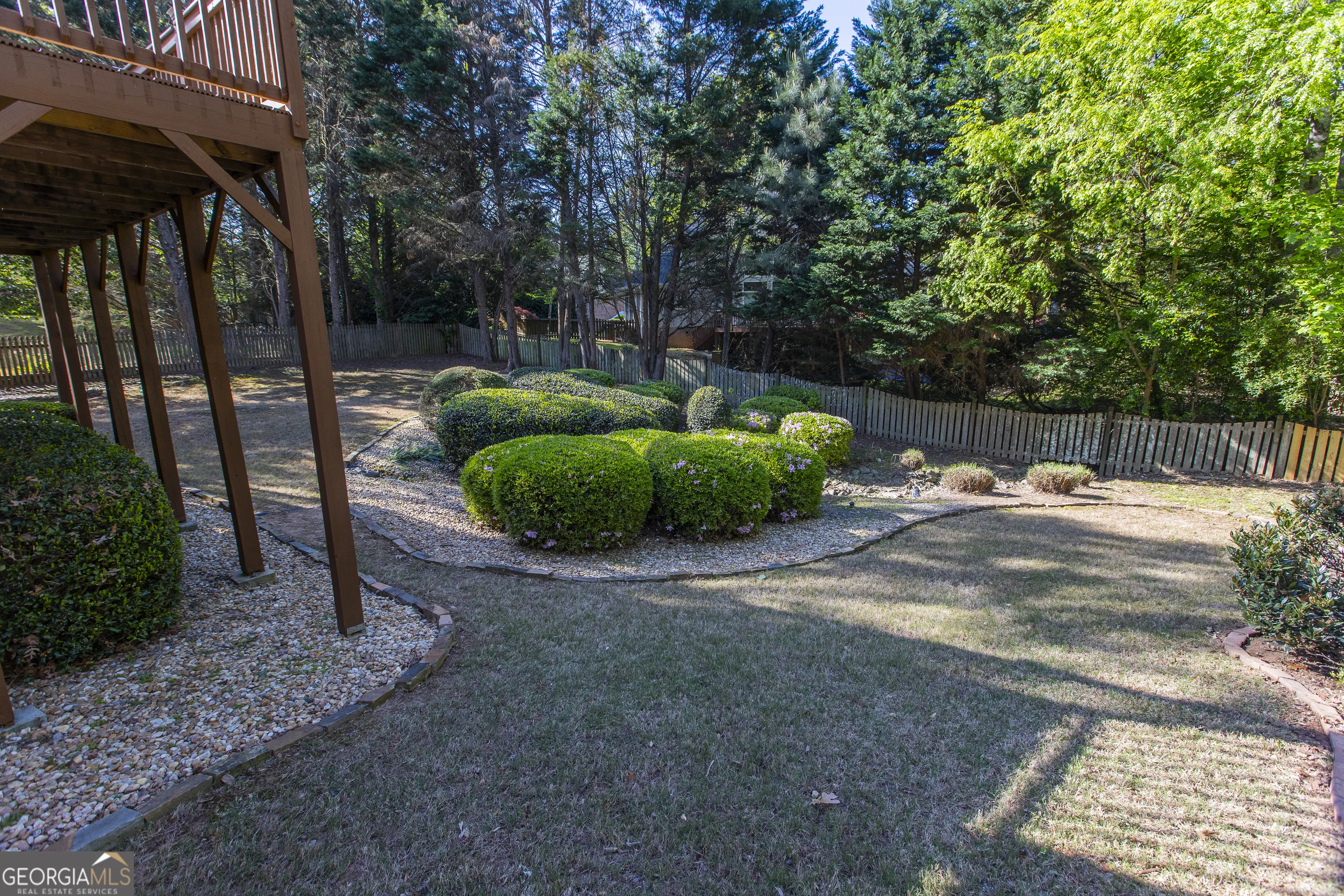 5685 COMMONS Lane