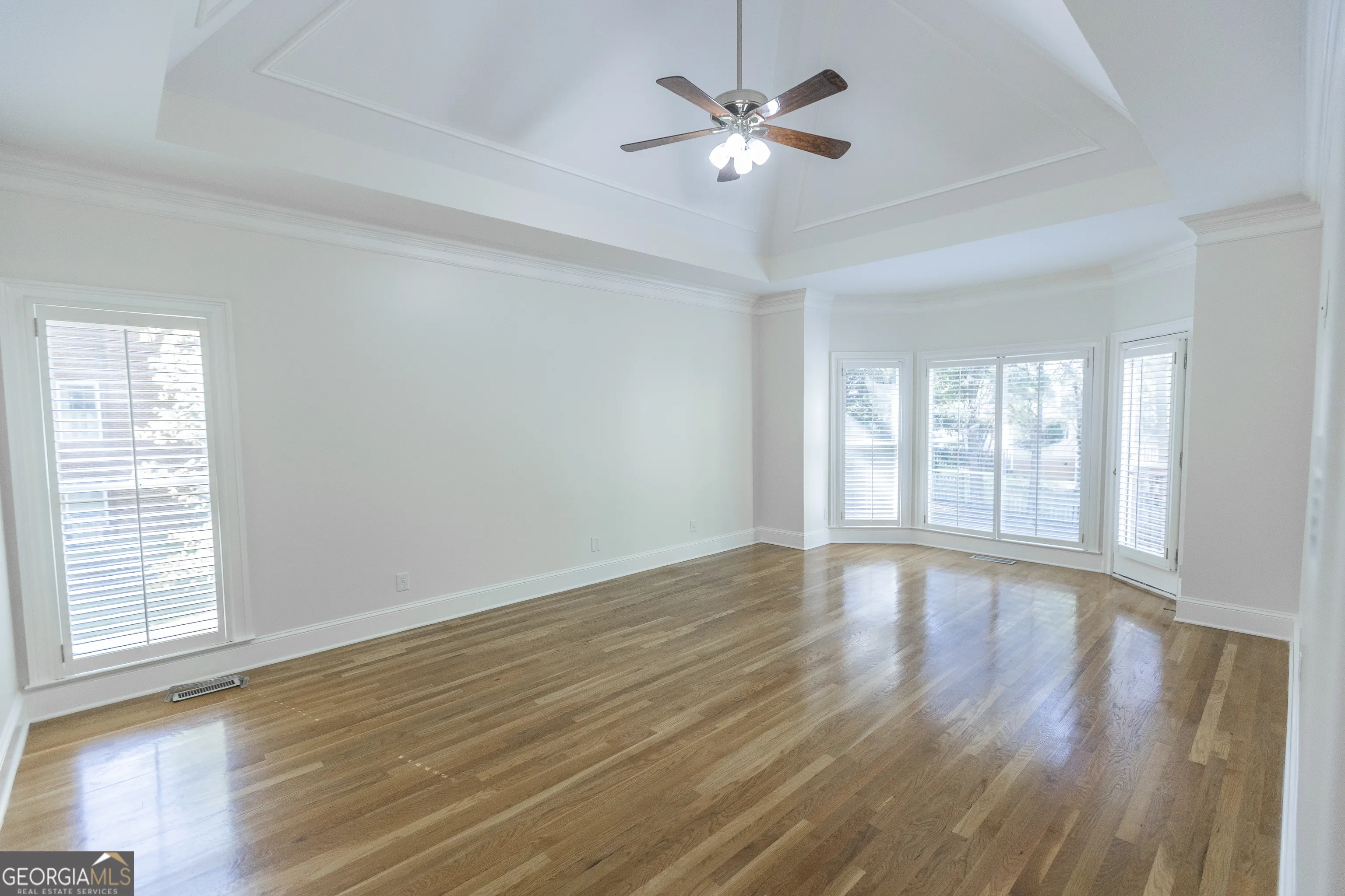5685 COMMONS Lane