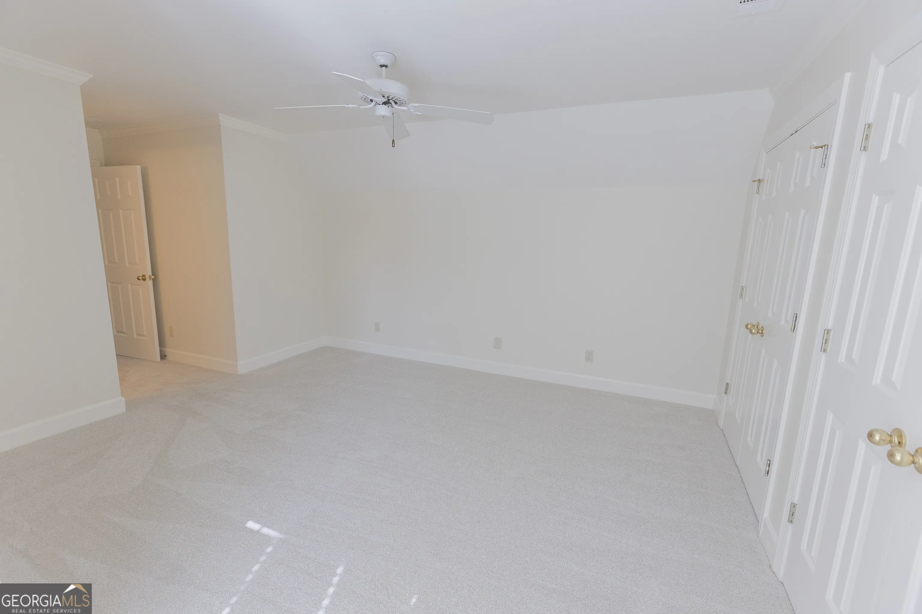 5685 COMMONS Lane