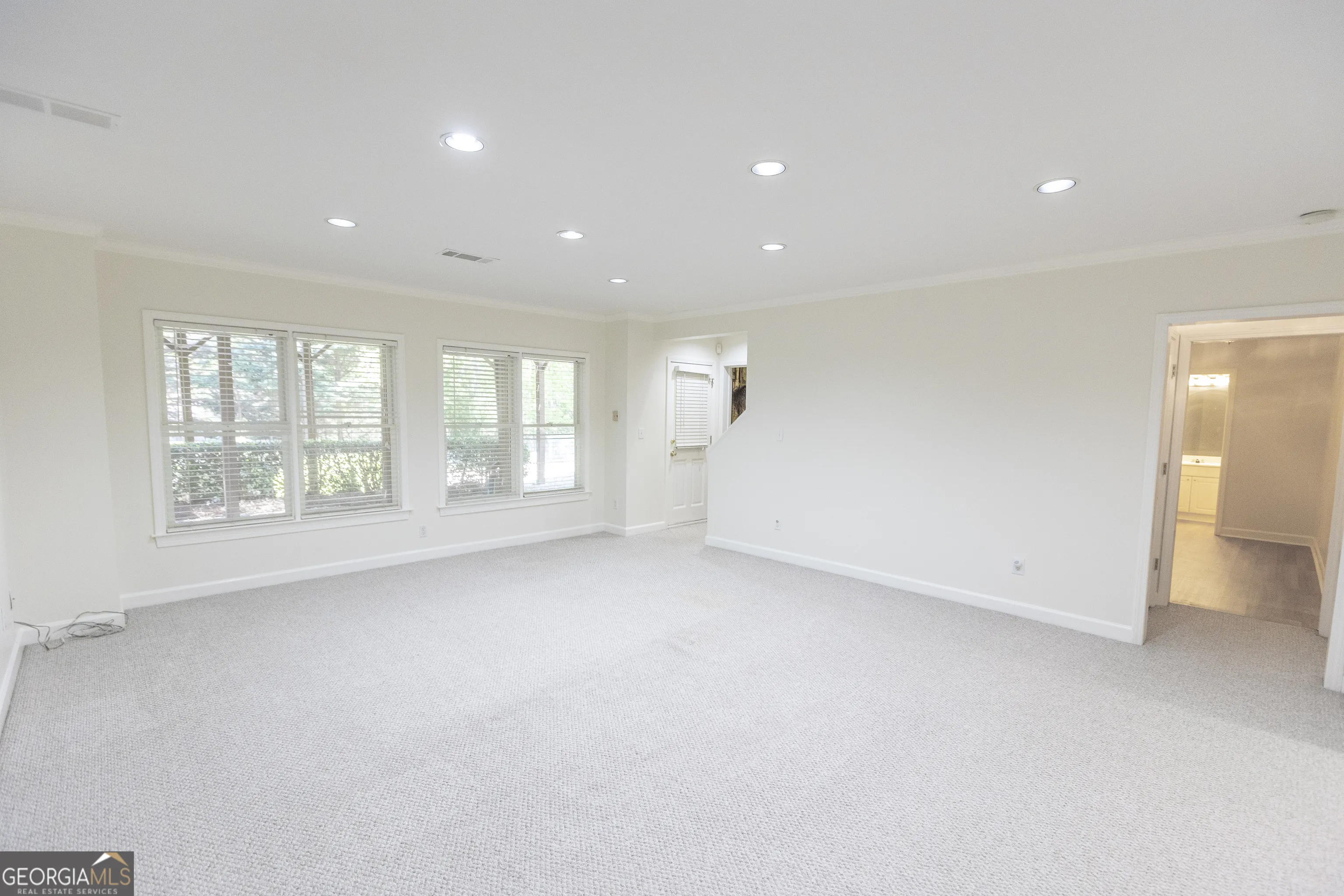 5685 COMMONS Lane