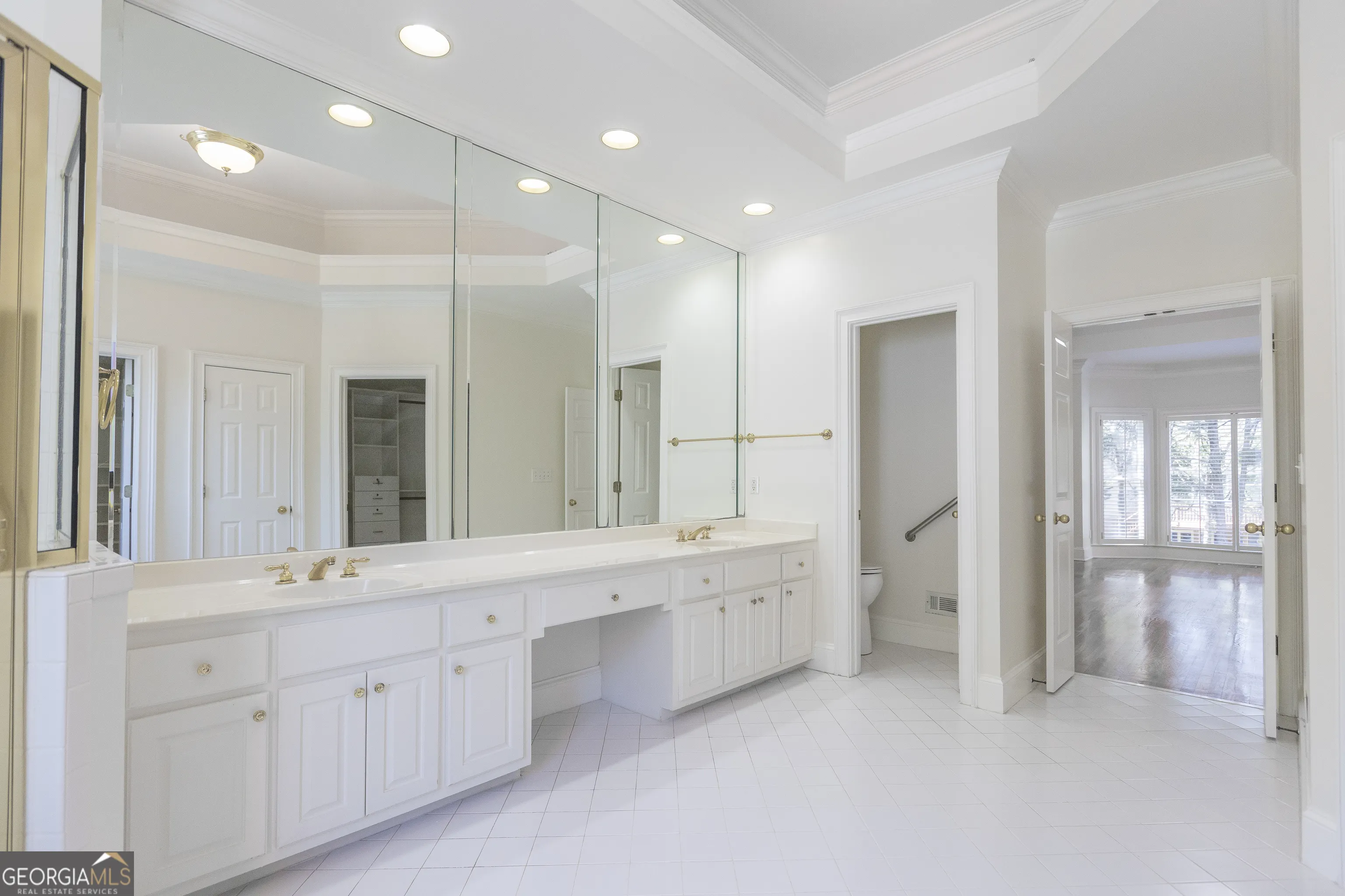 5685 COMMONS Lane